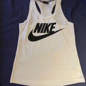 Nike tank top woman's size small new with tags